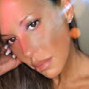 Meet your Posher, Caroline